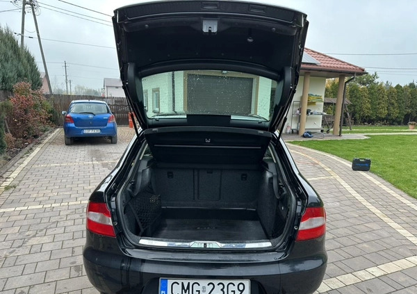 Skoda Superb cena 30000 przebieg: 326000, rok produkcji 2011 z Warszawa małe 277